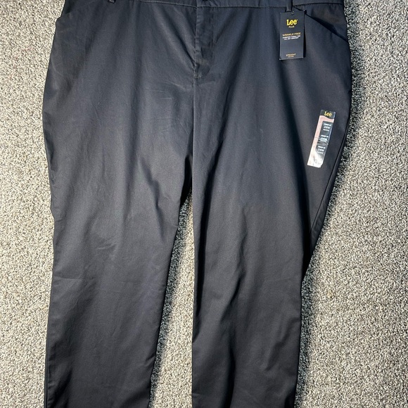 NWT women’s plus size Lee wrinkle free pants SZ 26W petite - Picture 2 of 7